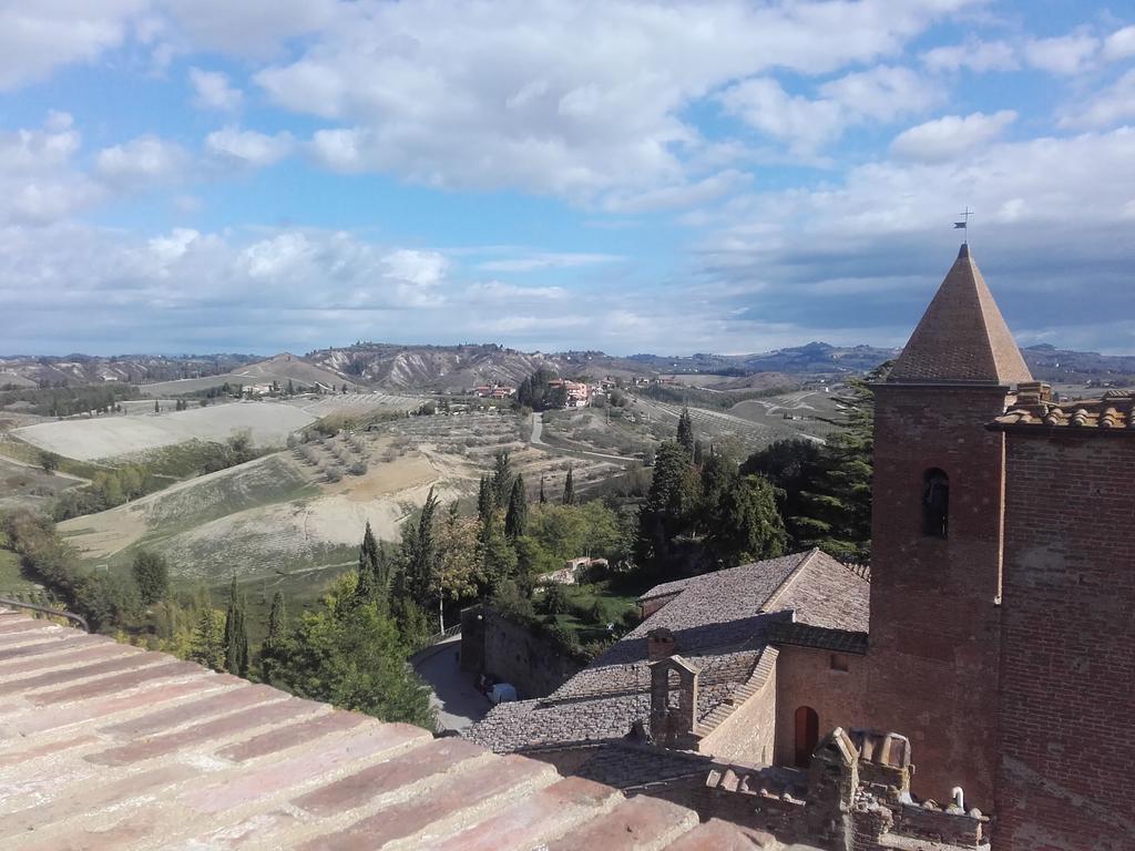 Agriturismo Il Torrione 체르탈도 외부 사진
